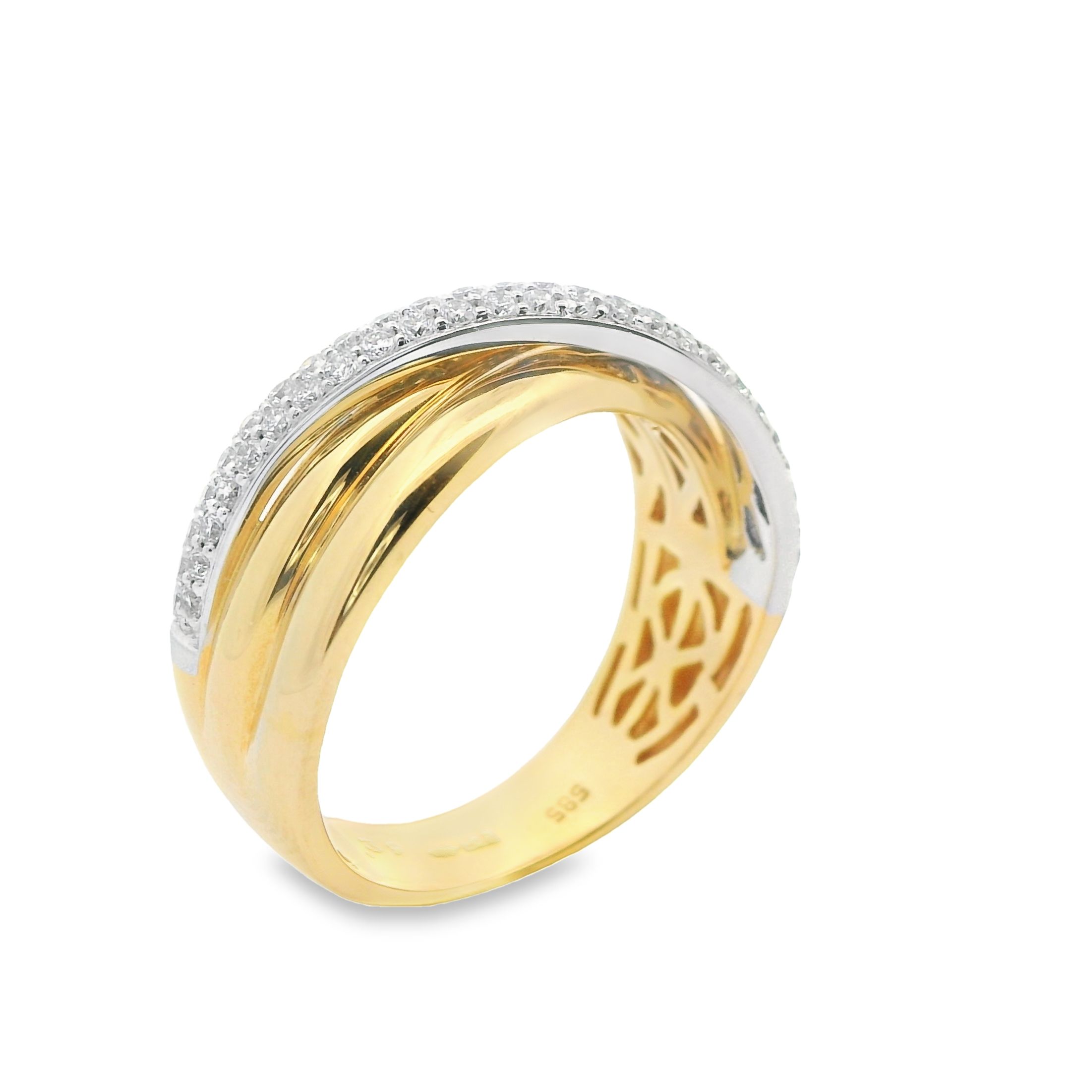 Deze exclusieve ring van Louis Bros is vervaardigd uit 14 karaat bicolor (5 gr.) en is gezet met 50 briljant geslepen diamanten met een totaalgewicht van 0.39 ct. De ring heeft een maximale breedte van 8 mm en dikte van 4 mm. Met deze ring om je vinger ben jij het stralende middelpunt bij elke gelegenheid. Deze ring bestaat uit onze lijn van exclusieve modellen sieraden met prachtige designs en van hoge kwaliteit.
De ring is verkrijgbaar in meerdere afmetingen.